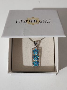 HONOLULU JEWELRY COMPANY Sterling Silver Three Plumeria Flower Bar Necklace